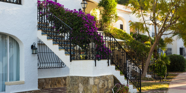 Pintar Fachadas de Casas Unifamiliares / Chalets Espluga de Francolí · Pintura para Pintado de Balcones, Barandillas, Terrazas y Exteriores