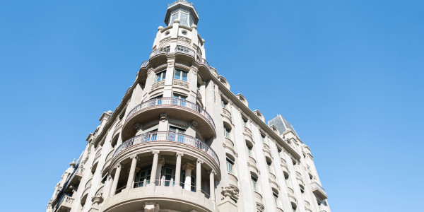 Pintar Fachadas de Empresas / Negocios / Locales Comerciales en Tarragona · Restauración de Fachadas Antiguas