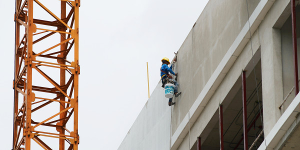 Trabajos Verticales en Fachadas de Edificios / Viviendas Espluga de Francolí · Pintar Edificios de Construcción de Obra Nueva