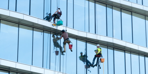 Trabajos Verticales en Fachadas de Edificios / Viviendas Espluga de Francolí · Pintado Económico y Rápido de Fachadas